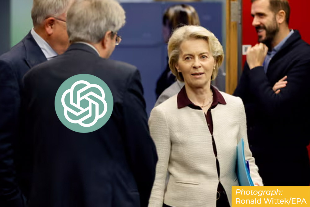 EU-Beamte im Gespräch, im Vordergrund Ursula von der Leyen, die Präsidentin der Europäischen Kommission, symbolisieren Europas neue KI-Gesetze.