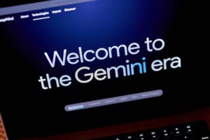 "Willkommen in der Ära von Google Gemini" auf einem Laptopbildschirm. Als Symbol für die Google Gemini Debatte.